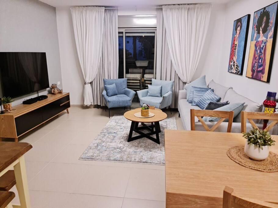 מרחק נגיעה בתקווה Apartment Petach Tikva Екстериор снимка